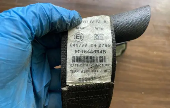 Chrysler Sebring (ST-22 - JR) Front seatbelt 601644664B