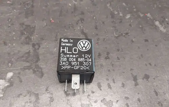 Volkswagen Transporter - Caravelle T4 Other relay 3A0951307 3SB004885-04
