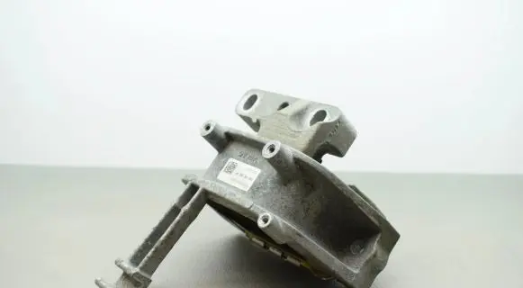 Skoda Rapid (NH) Engine mount bracket 5Q0199262DF