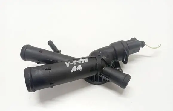 Volkswagen PASSAT B7 Engine coolant pipe/hose 03L121131AA