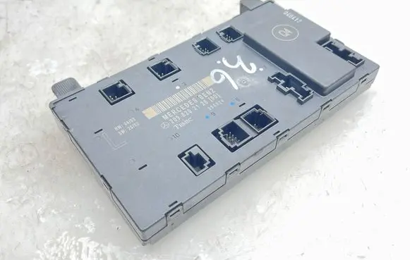 Mercedes-Benz CLK A209 C209 Door control unit/module 2098202126