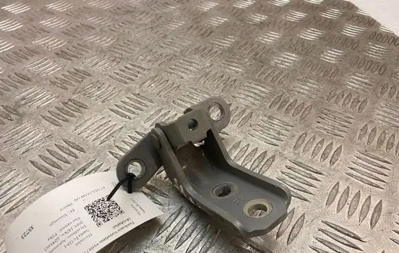 Hyundai Santa Fe Front door upper hinge
