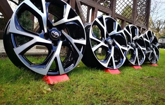 Toyota Yaris XP210 R18 alloy rim 