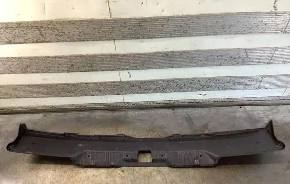 Trunk/boot sill cover protection