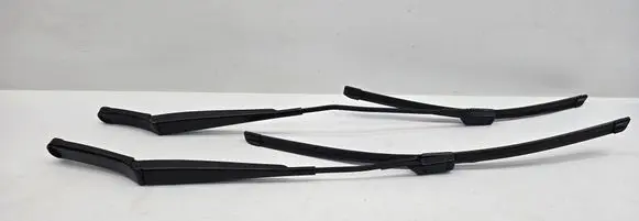 Volkswagen Golf VI Front wiper blade arm 1Q1955410 1Q1955409