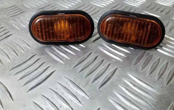 Renault Trafic II (X83) Front fender indicator light 7700847333