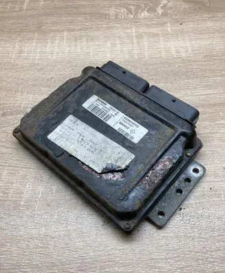 Renault Scenic I Engine control unit/module ECU 8200035702 S110030030B