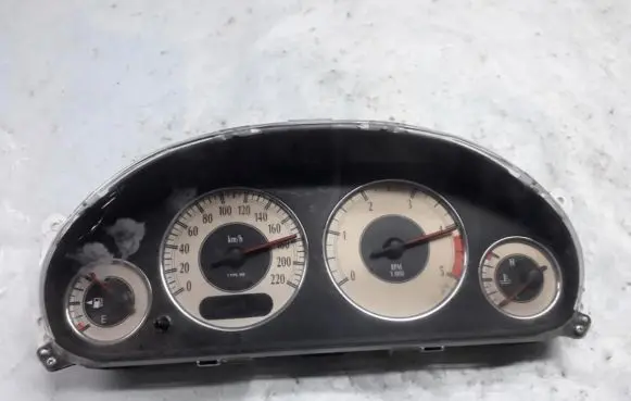 Chrysler Voyager Speedometer (instrument cluster) p04685825af tn257410-6374