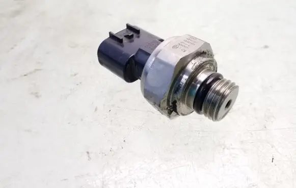 Toyota Avensis T250 Oil pressure sensor 8944851010