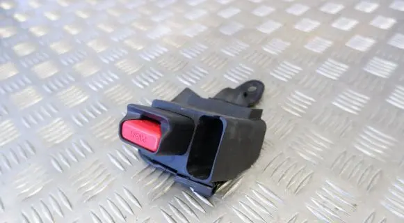 Toyota Yaris XP210 Middle seatbelt buckle (rear) 309104610AA