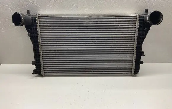 Volkswagen Jetta VI Intercooler radiator