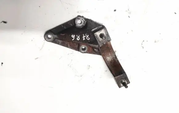 Ford Focus Engine mounting bracket