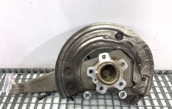 BMW 5 G30 G31 G38 Front wheel hub spindle knuckle 