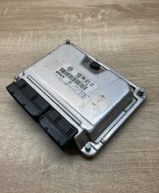 Volkswagen PASSAT B5 Engine control unit/module ECU 038906019CD 0281010218