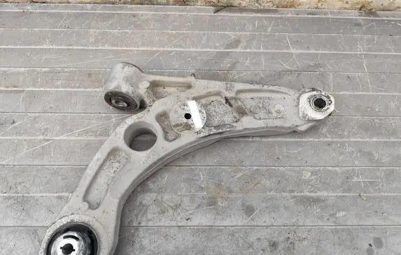 Jeep Cherokee Front control arm 690AB