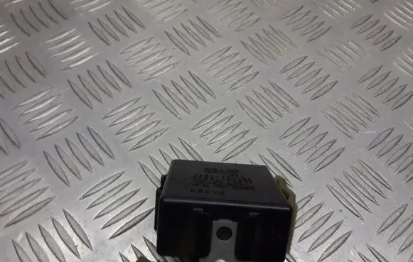 Toyota Corolla Verso E121 Light relay 8281013060