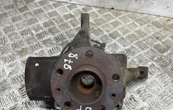 Opel Vivaro Front wheel hub