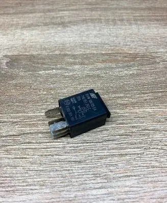 Volkswagen PASSAT B6 Other relay 7M0951253C 95VW10K705EA