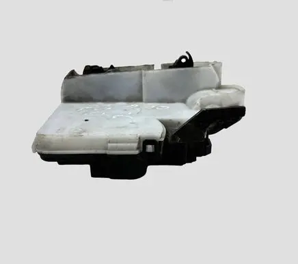 Volkswagen Polo III 6N 6N2 6NF Front door lock