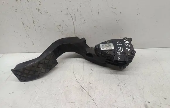 Volkswagen PASSAT B5 Accelerator throttle pedal 8D1721523F 6PV00837603