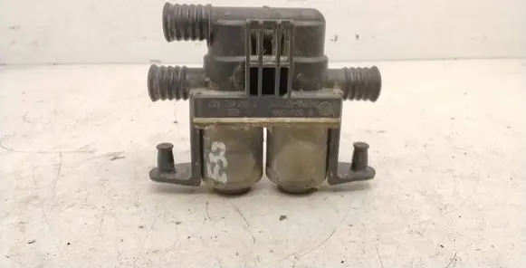 BMW 5 E39 Coolant heater control valve 8374995 1147412137