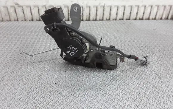 Toyota Hilux (N80, N90, N100, N110) Front door lock