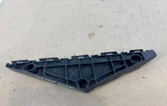 Toyota Avensis T270 Front bumper mounting bracket 5253505040