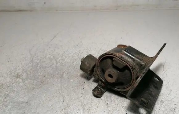 Toyota Corolla Verso E121 Engine mount bracket