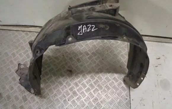 Front wheel arch liner splash guards