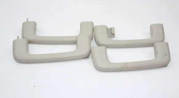 Mitsubishi Outlander A set of handles for the ceiling 