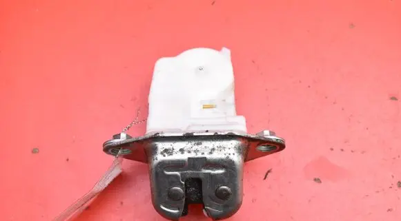 Subaru Legacy Tailgate/trunk/boot lock/catch/latch