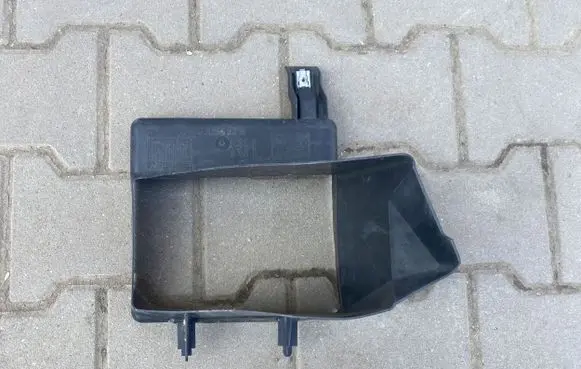 BMW 5 G30 G31 G38 Intake resonator 8059678