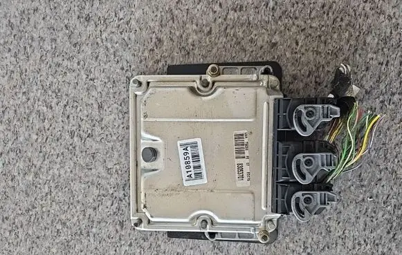 Peugeot 307 Engine control unit/module 0281011081