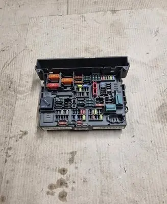 BMW 1 E81 E87 Relay mounting block 