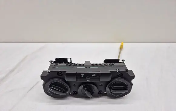 Volkswagen Golf V Climate control unit 1K0820047JD 1K0820047JDWHS