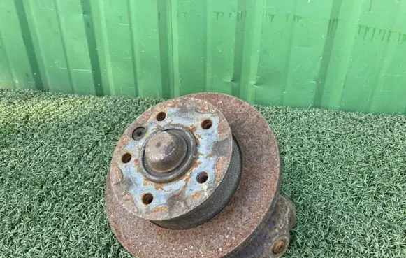 Mercedes-Benz Sprinter W901 W902 W903 W904 Front wheel hub spindle knuckle 9013320202