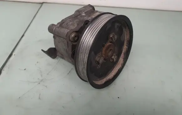 BMW 5 E60 E61 Power steering pump 6780848 32416780848