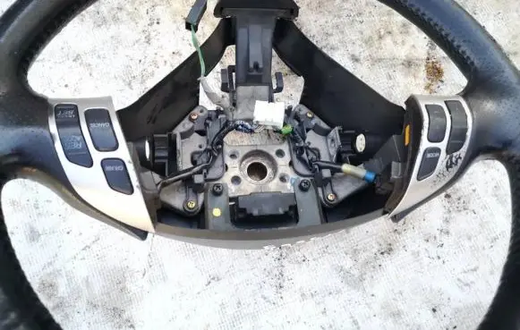 Steering wheel buttons/switches