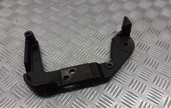 Nissan Micra Engine mounting bracket