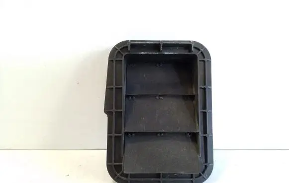 Quarter panel pressure vent