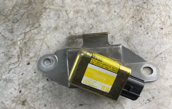 Toyota Land Cruiser (J120) Airbag deployment crash/impact sensor 8986060020 1879000450
