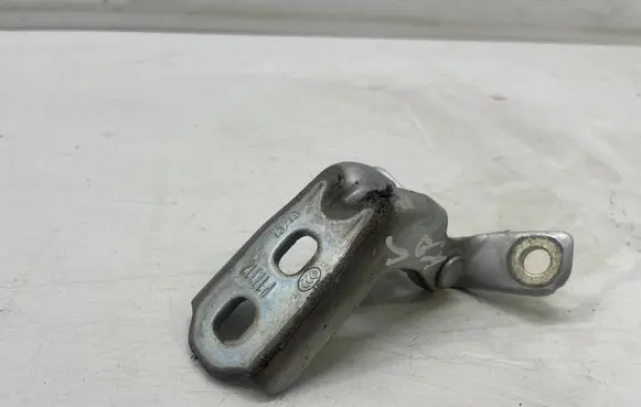Opel Astra K Front door upper hinge