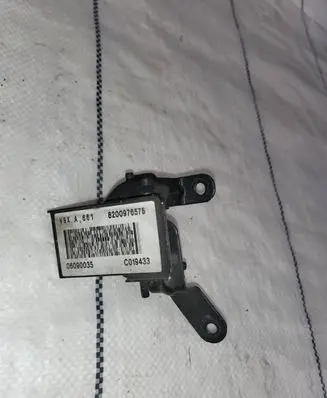 Nissan Navara D40 Vacuum valve 8200976575