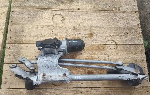 Mazda 3 II Front wiper linkage and motor 