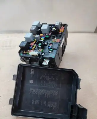 Opel Mokka Fuse box set 95263744