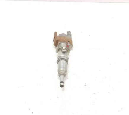 BMW 7 F01 F02 F03 F04 Fuel injector 7585261