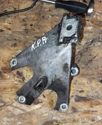Audi A4 S4 B6 8E 8H Engine mounting bracket 8E0199307F