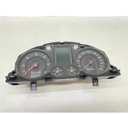 Volkswagen PASSAT B6 Speedometer (instrument cluster) 3C0920871