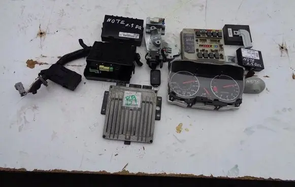 Nissan Note (E11) Engine control unit/module ECU