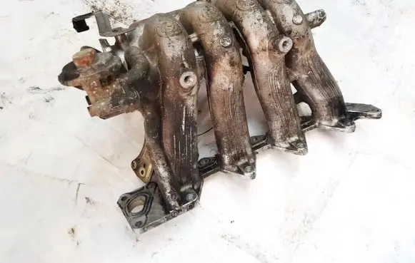 Mitsubishi Space Runner Intake manifold